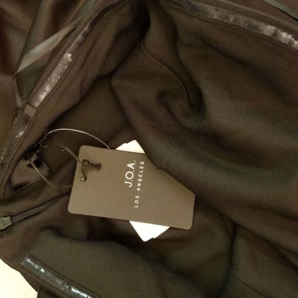 J.o.a. Black Satin Sleeveless Shorts Romper w/Ruffle Neckline NWT Size Small - Picture 5 of 5